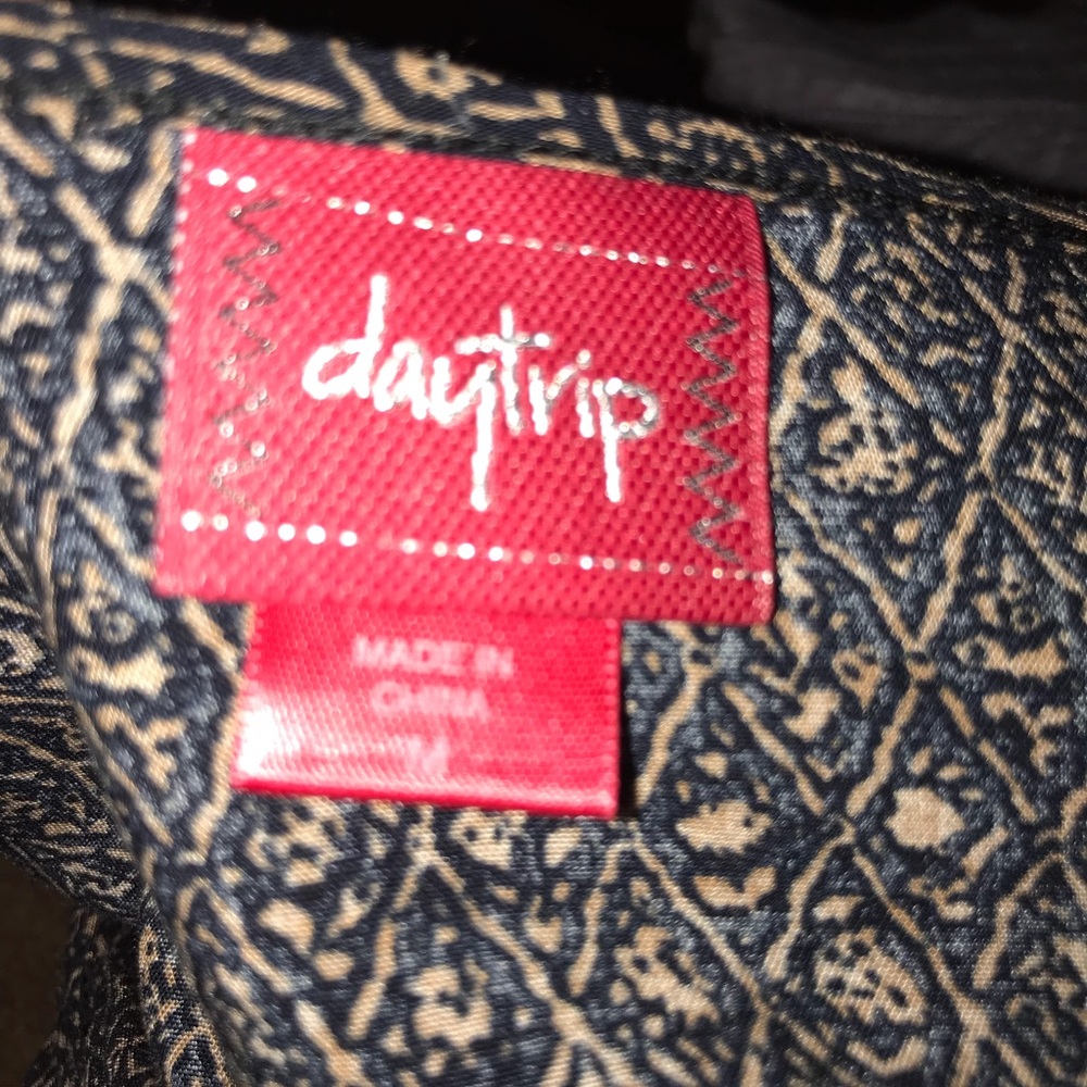 Buckle Daytrip navy blouse - Picture 4 of 7